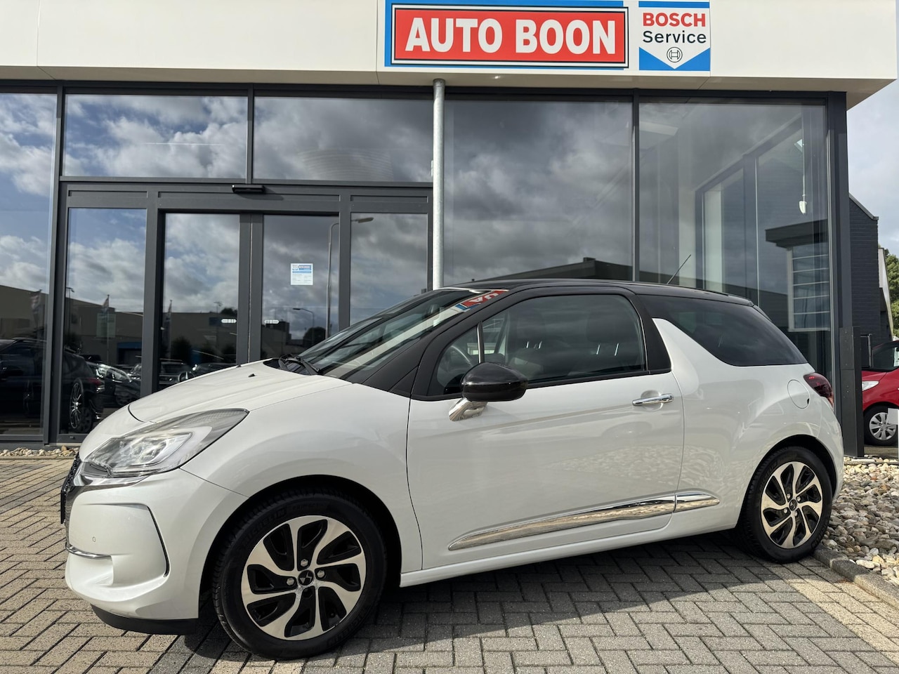Citroën DS3 - 1.2 82PK SO CHIC : NAVI/LED/CLIMA/2XPDC /KUIPZETELS/2-TONE/P-GLAS/ - 2 EIG./NL AUTO/KM = N - AutoWereld.nl