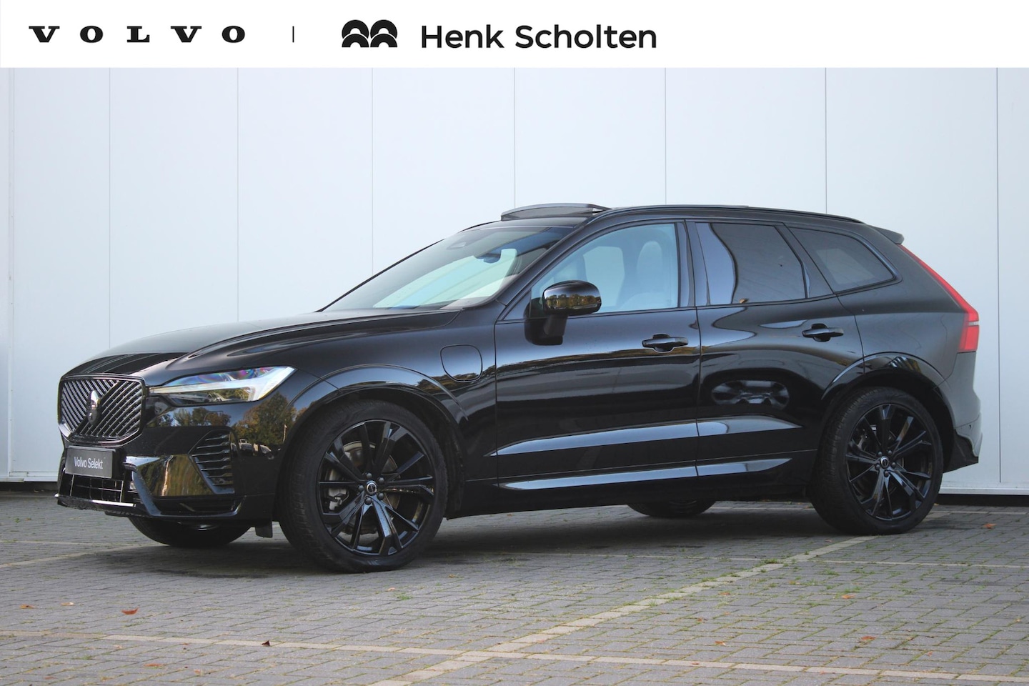 Volvo XC60 - T6 Plug-in hybrid AWD Ultra Black Edition | Luchtvering | Trekhaak | Panoramadak | Premium - AutoWereld.nl