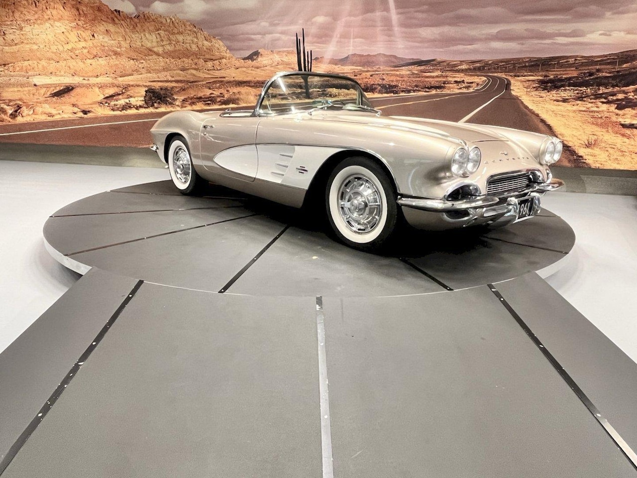 Chevrolet Corvette - C1 number matching 270hp - AutoWereld.nl
