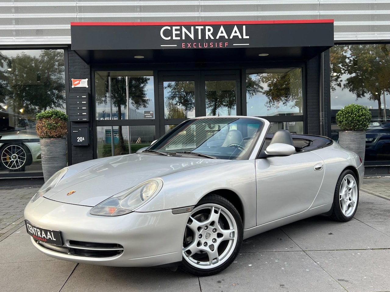 Porsche 911 Cabrio - 3.4 Carrera 4 301PK| Handgeschakeld| Leder| Sportuitlaat| Becker - AutoWereld.nl