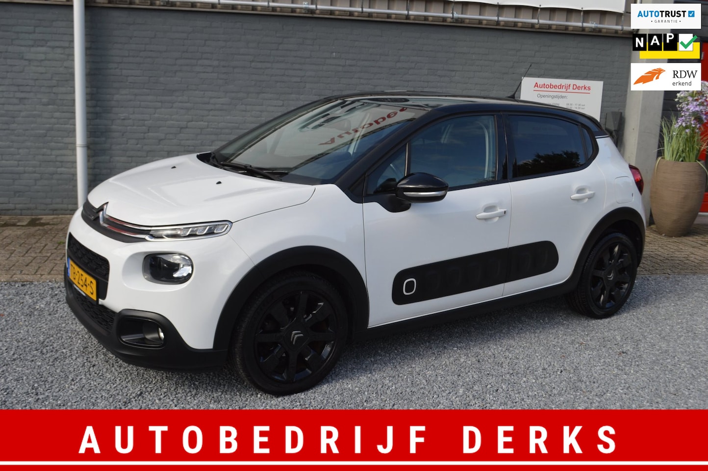 Citroën C3 - 1.2 PureTech S&S Shine | Airco | Navi | Carplay | PDC | Nieuwstaat - AutoWereld.nl