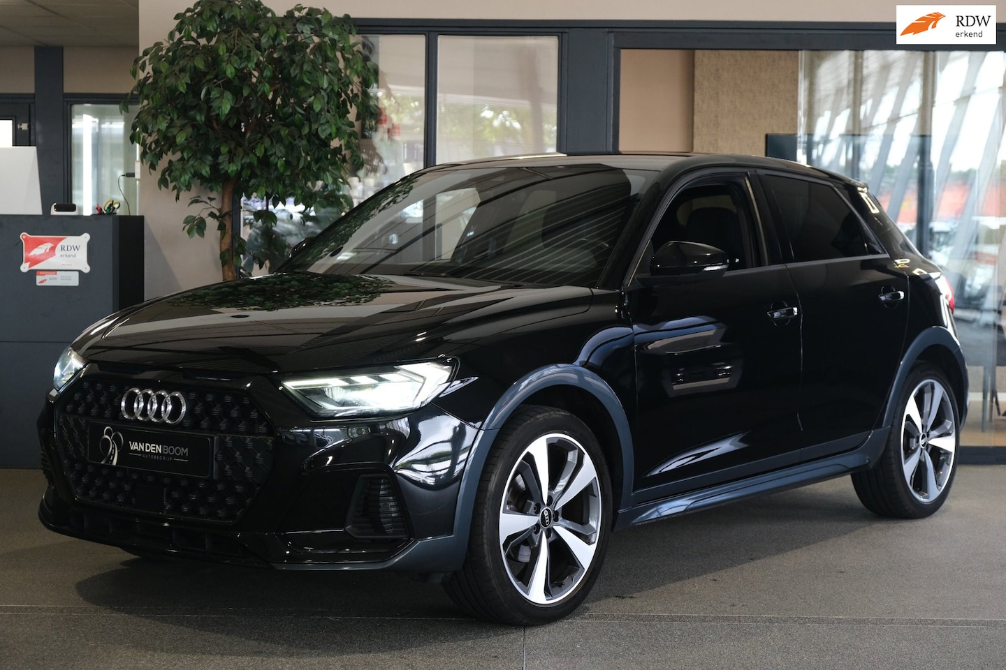 Audi A1 citycarver - 30 TFSI Citycarver S-tronic S-Line Navi Leder Cam Pdc Led - AutoWereld.nl