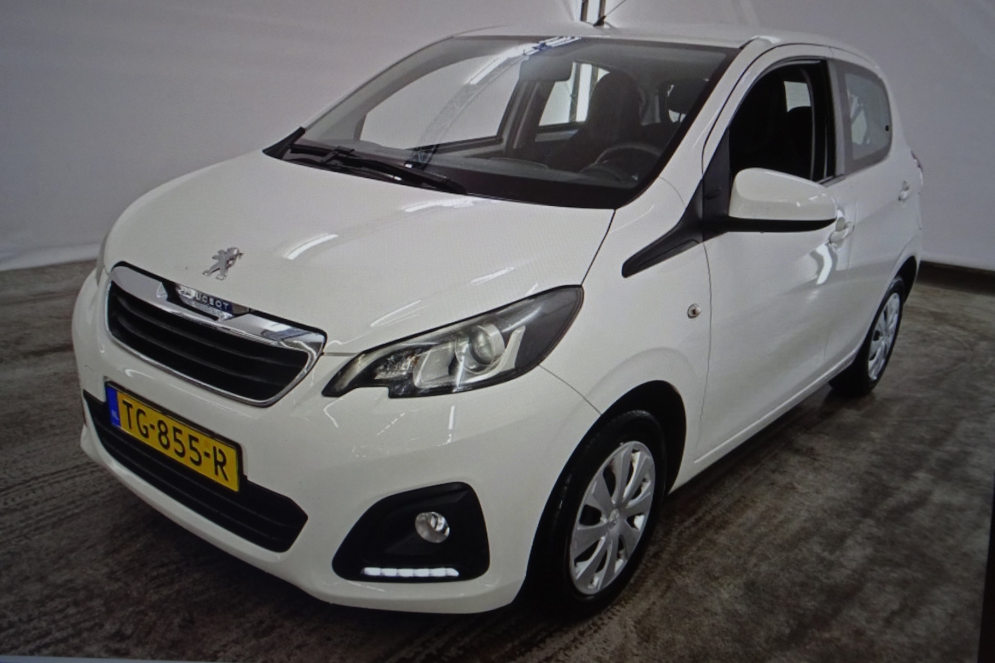 Peugeot 108 - 1.0 e-VTi Blue Lease 5 Drs.* Cv. * Stb * AIRCO * Radio/Telefoon * El ramen * - AutoWereld.nl