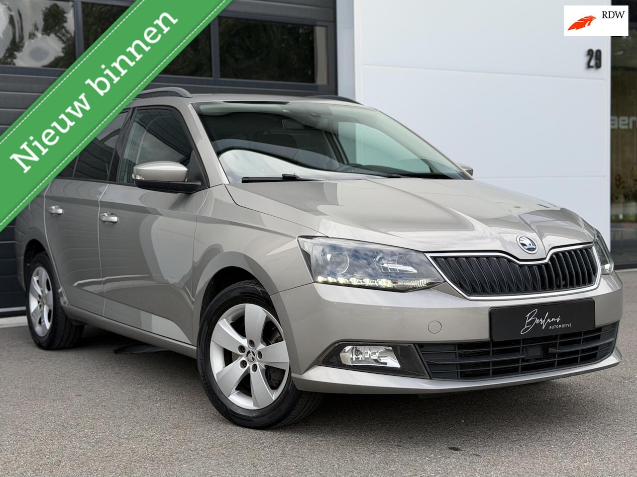 Skoda Fabia Combi - 1.2 TSI Style AUTOMAAT|Trekhaak|Parksensor - AutoWereld.nl