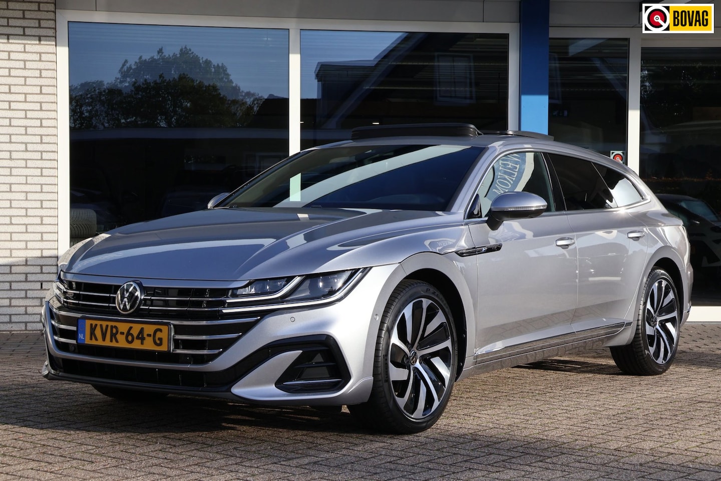 Volkswagen Arteon Shooting Brake - 1.4 TSI eHybrid R-Line Business+ SOH 94% schuif-kanteldak wegklapbare trekhaak - AutoWereld.nl