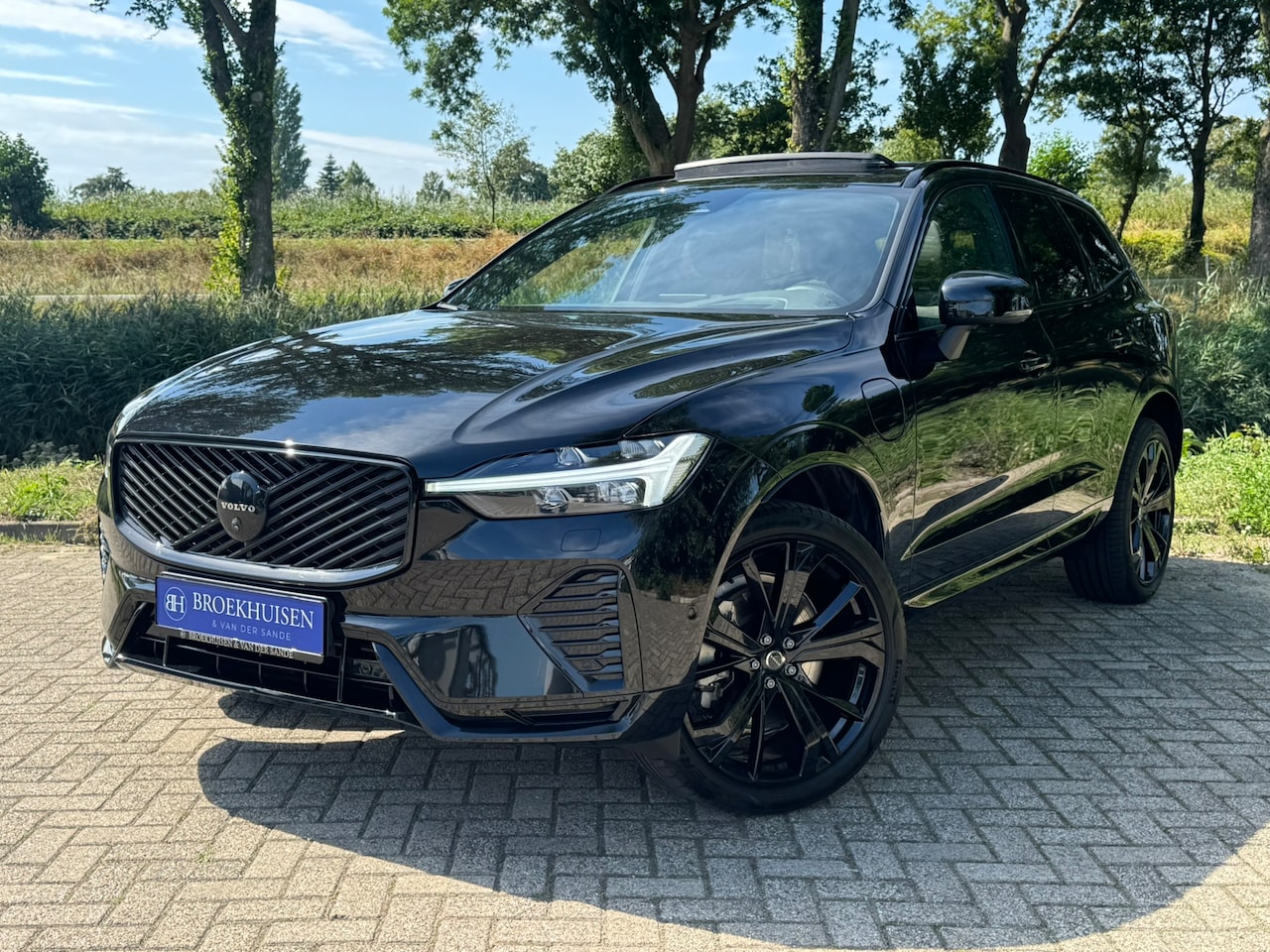 Volvo XC60 - 2.0 T8 Plug-in hybrid AWD Ultra Black Edition 455pk Luchtvering / 21inc / Trekhaak - AutoWereld.nl