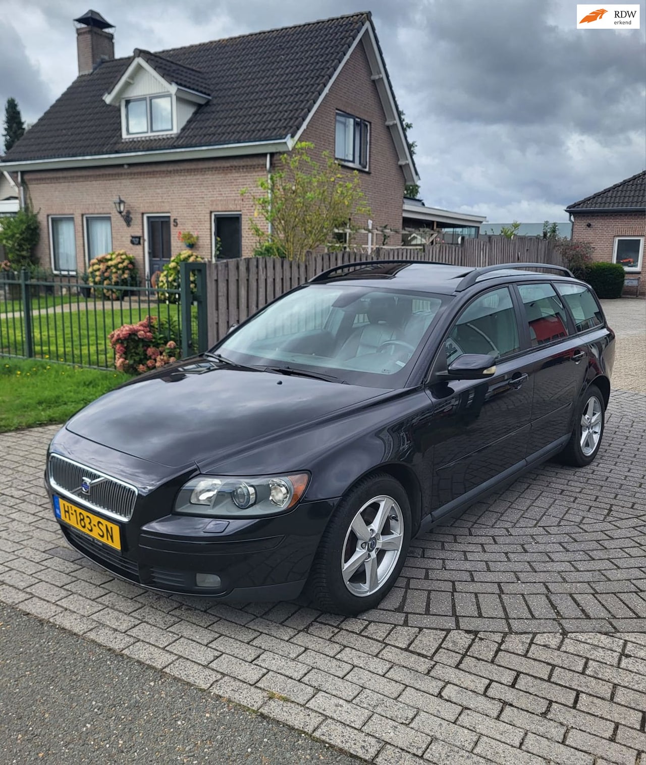 Volvo V50 - 2.4i 2.4i, Automaat, Keyless, Trekhaak, Pano, APK 9/27! - AutoWereld.nl