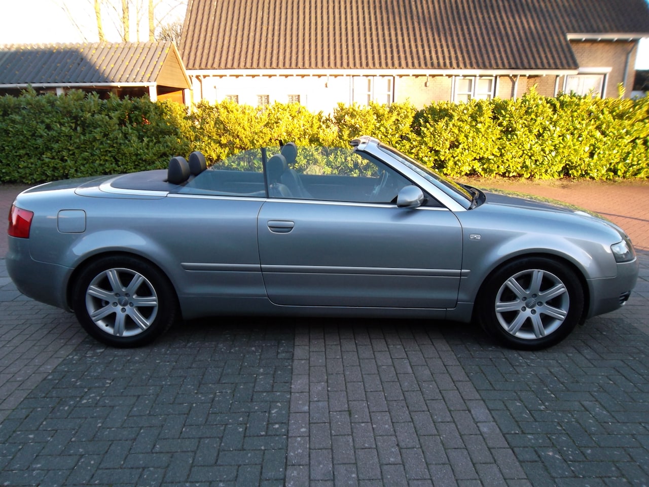 Audi A4 Cabriolet - 2.4 V6 125KW Cabrio 2002 Grijs Airco Nieuwe APK