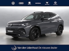 Volkswagen Tiguan - 1.5 eHybrid 272pk R-Line Edition DSG / Panoramadak / Head-Up Display / 360 Camera / Trekha