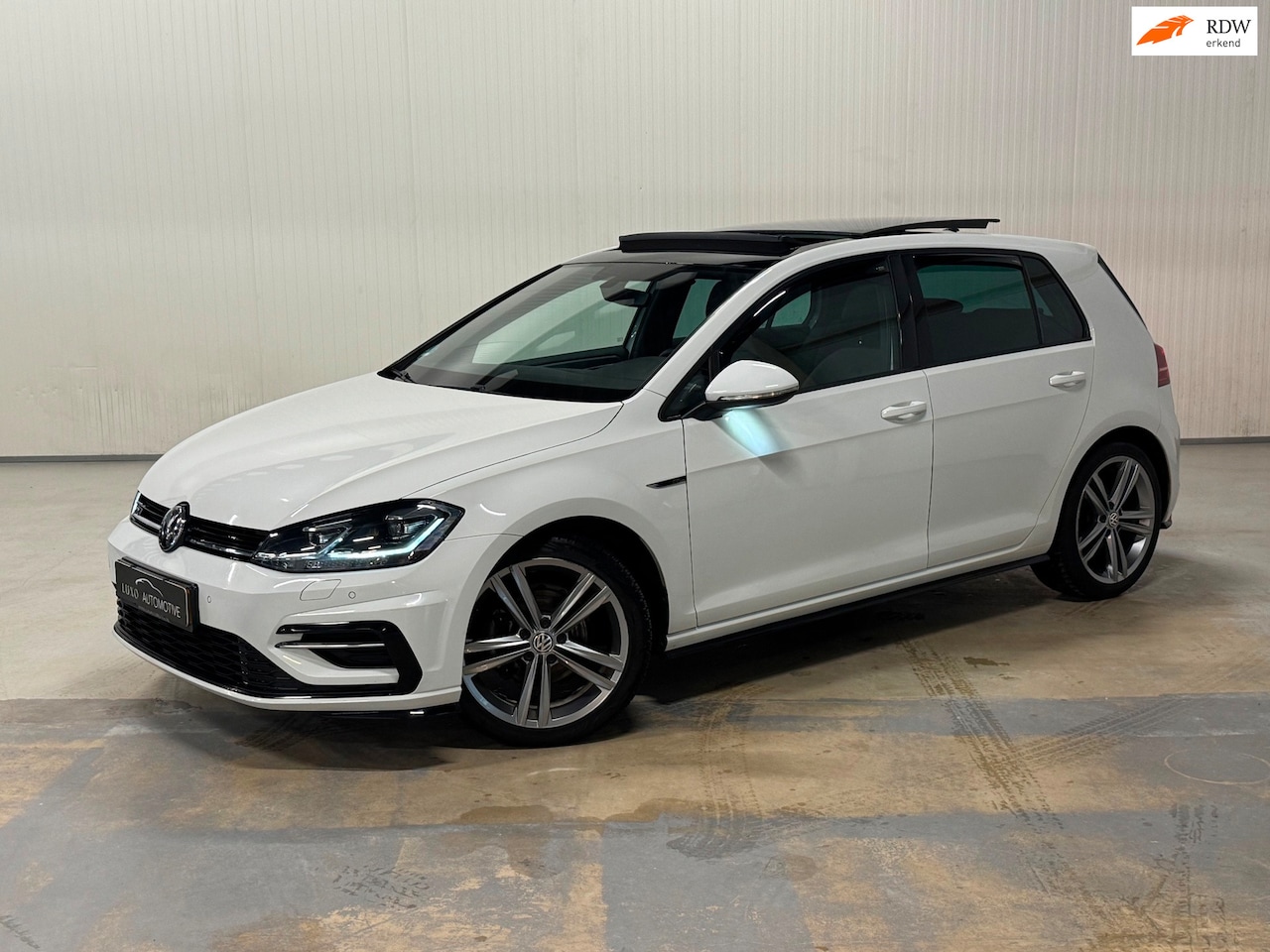 Volkswagen Golf - 1.4 TSI Highline Business R | PANO | 3x R-LINE | CAMERA | DCC - AutoWereld.nl