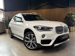 BMW X1 - sDrive20i Executive M-PAKKET AUTOMAAT | LEDER | NAVIGATIE |