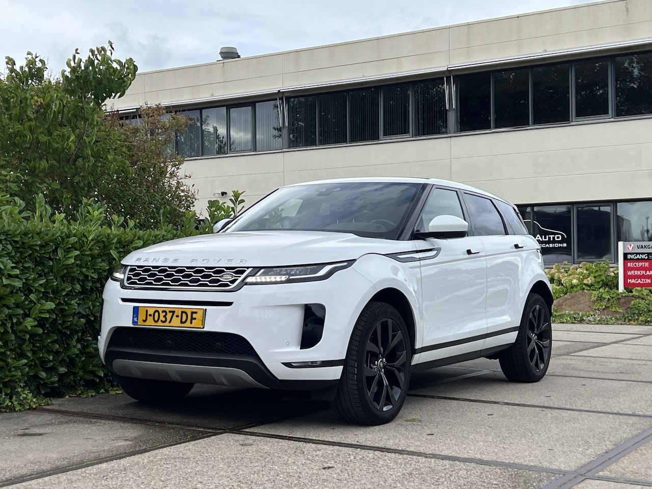 Land Rover Range Rover Evoque - 2.0 P200 AWD R-Dynamic Hello Edition |PANO|CARPLAY|STOELVERW.|MERIDIAN| - AutoWereld.nl