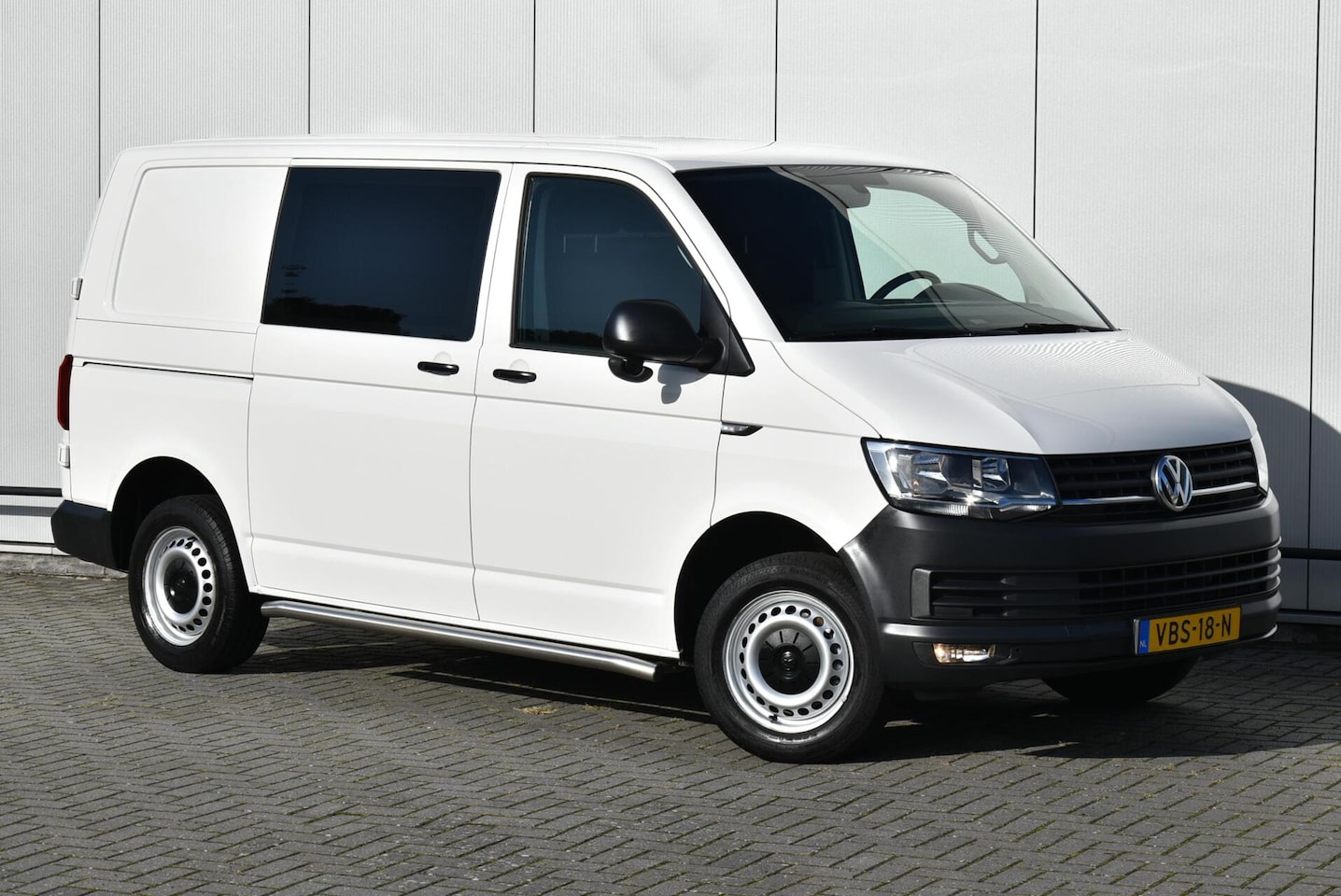 Volkswagen Transporter - 2.0 TDI L1H1 2x Schuifdeur Navi Apple - AutoWereld.nl