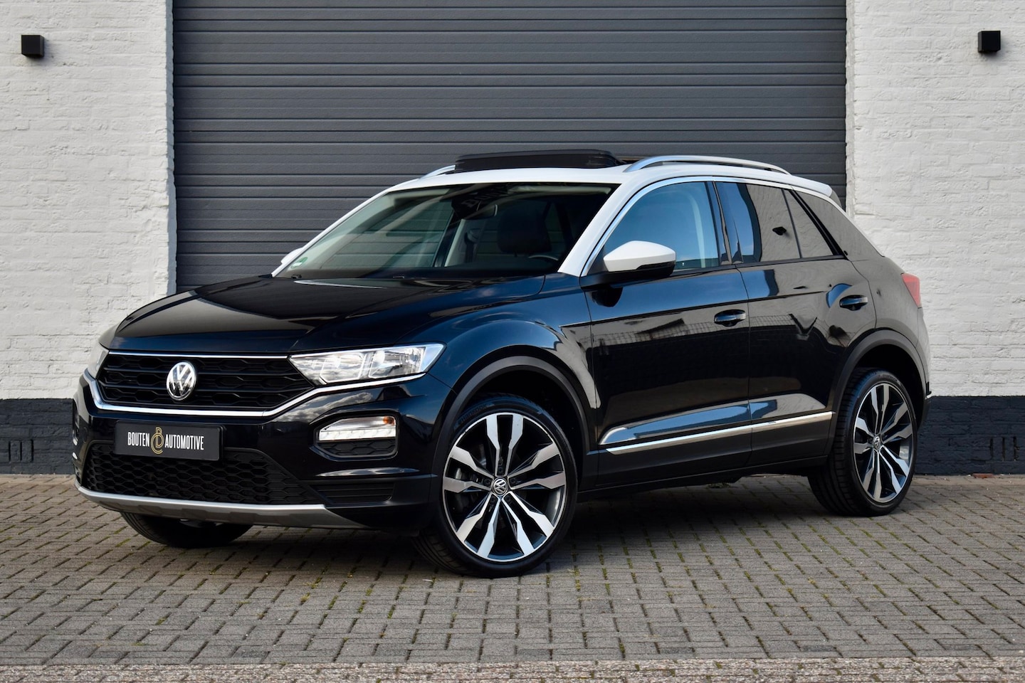 Volkswagen T-Roc - 1.0 TSI Style | Panorama | 19" | Trekhaak - AutoWereld.nl