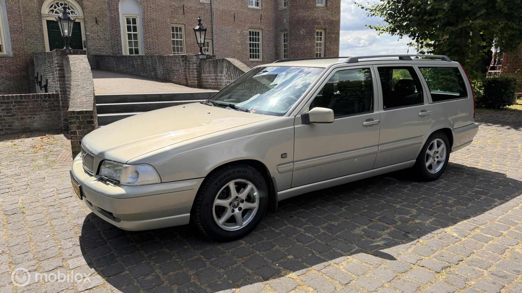 Volvo V70 - 2.4 AUT 170 pk, ijskoude airco, APK, NAP! - AutoWereld.nl