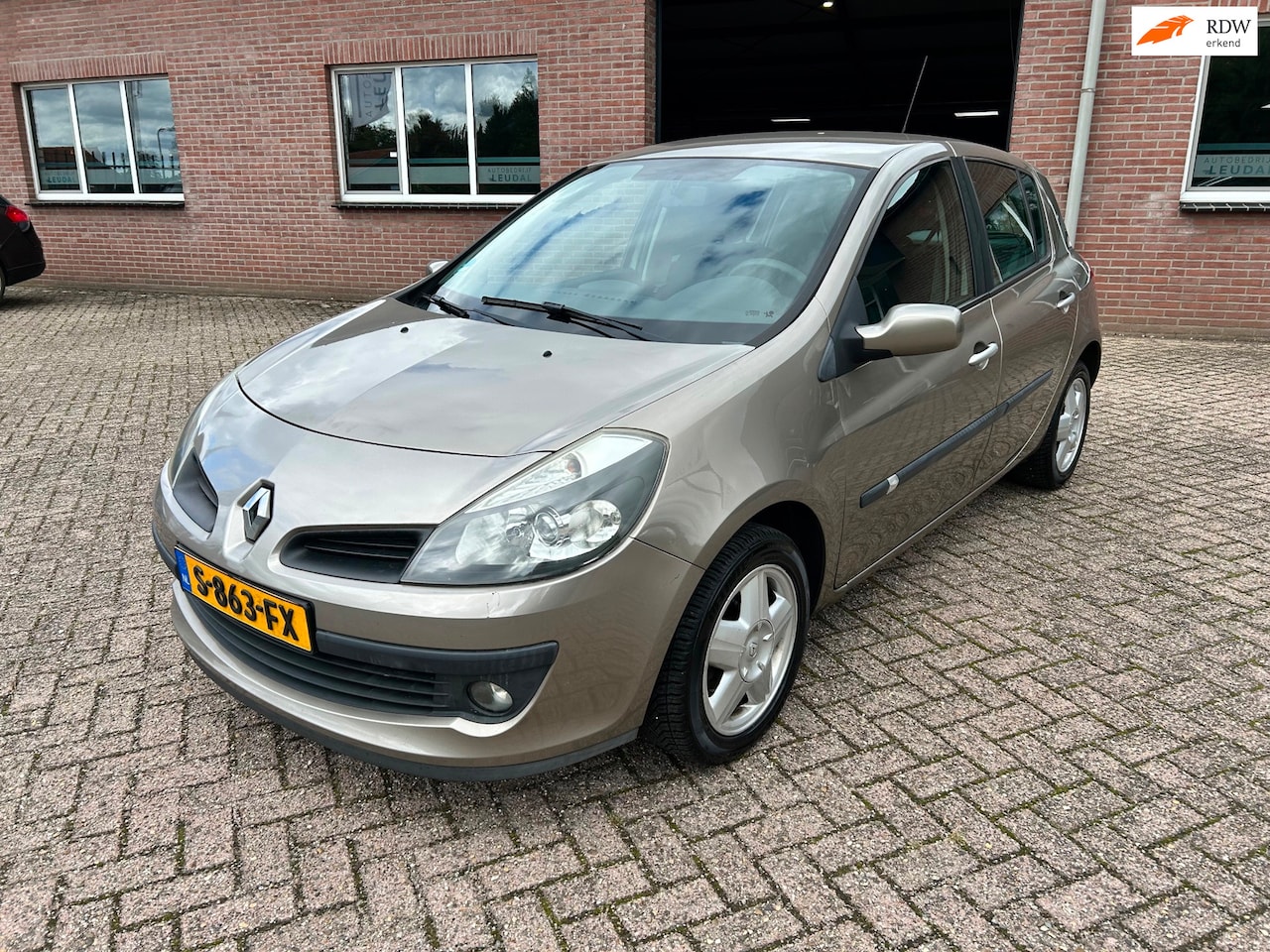Renault Clio - 1.2-16V Authentique // Airco // Nieuwe APK - AutoWereld.nl
