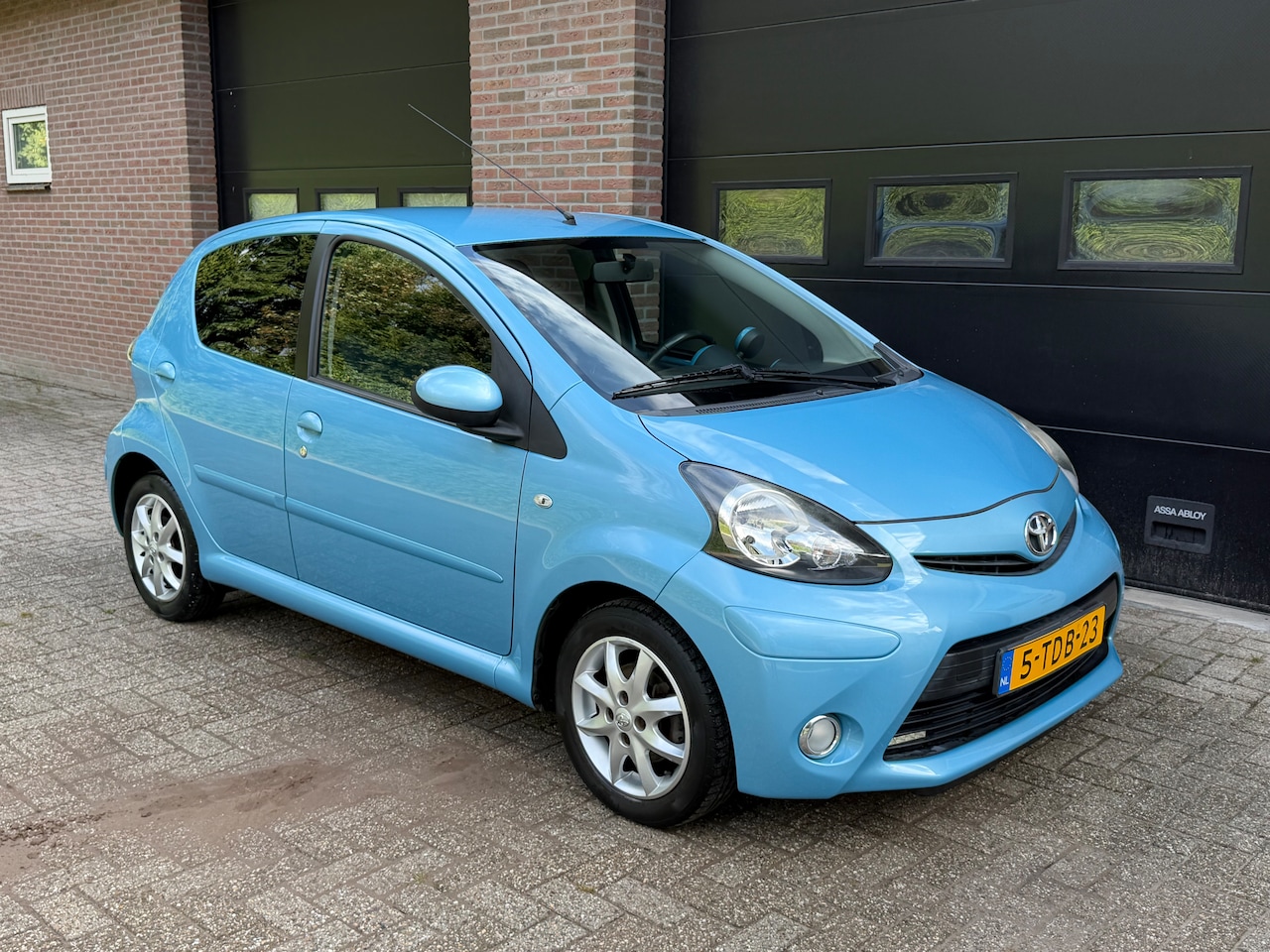 Toyota Aygo - 1.0 VVT-i Dynamic Blue - AutoWereld.nl