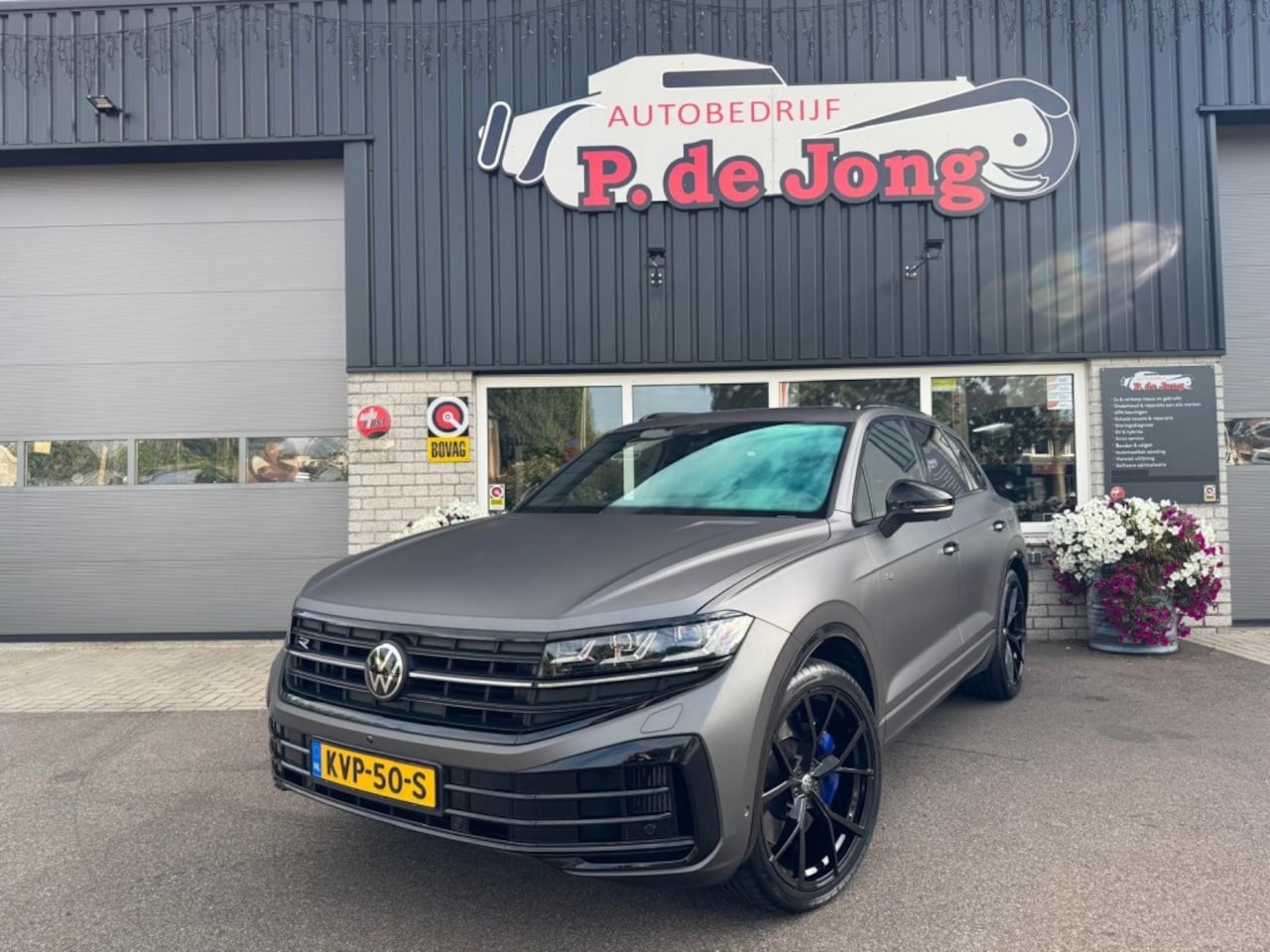 Volkswagen Touareg - Touareg R 3.0 TSI 462pk 4motion e-Hybrid Facelift Pano Hud Massage - AutoWereld.nl