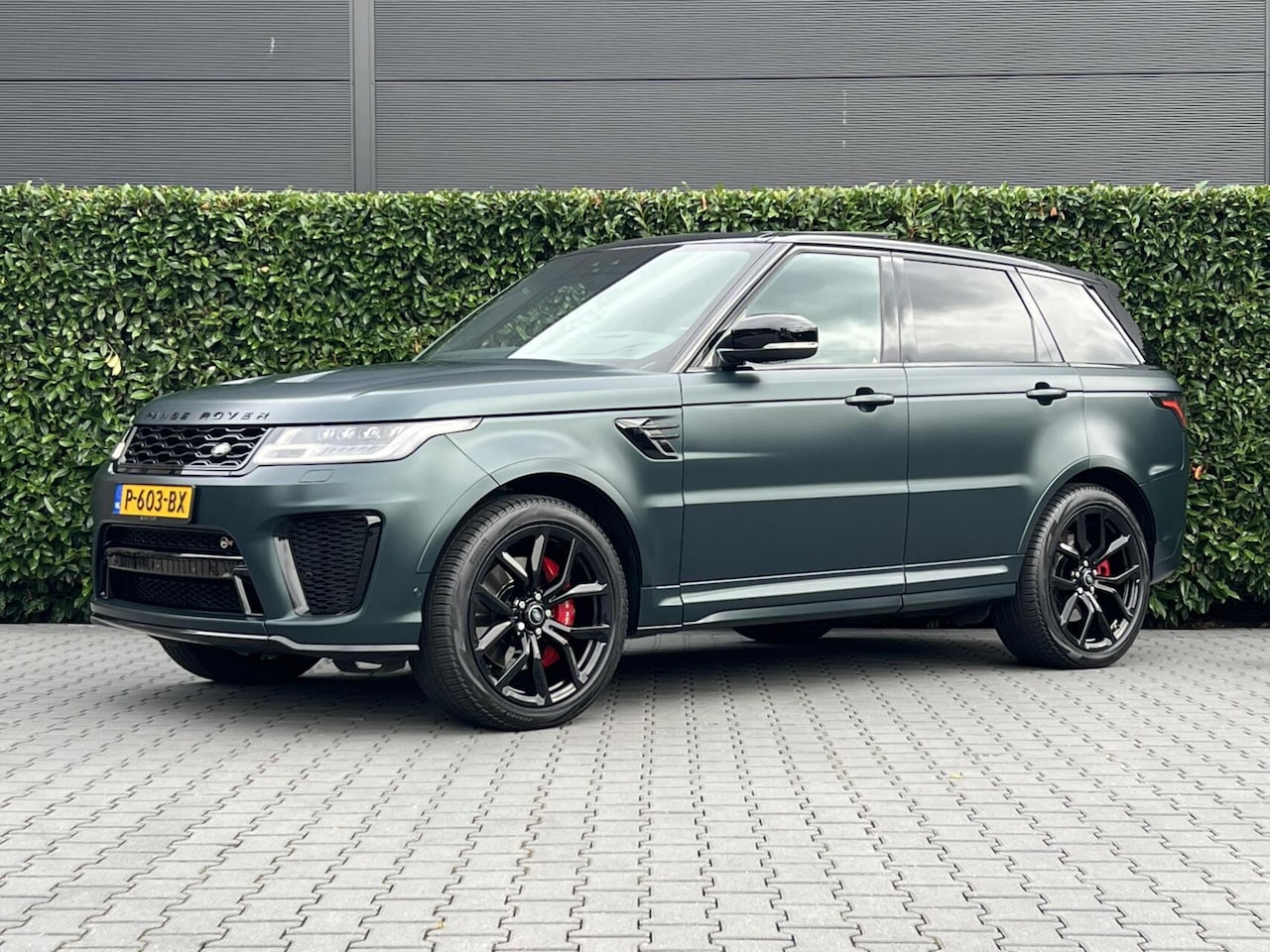 Land Rover Range Rover Sport - P575 SVR Carbon Edition P575 SVR Carbon Edition, SV BESPOKE SATIN, VOLLEDIG PPF, PANORAMADAK, SCHAALSTOELEN, MERID - AutoWereld.nl