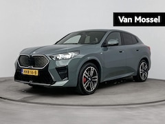 BMW iX2 - eDrive20 67 kWh | TREKHAAK | 360 CAMERA | MEMORY STOELEN | HARMAN KARDON | ELEK.KOFFERBAK