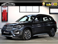 BMW X1 - xDrive20i High Executive Edition | 19 inch | Apple CarPlay | Memory | Trekhaak | NL auto |