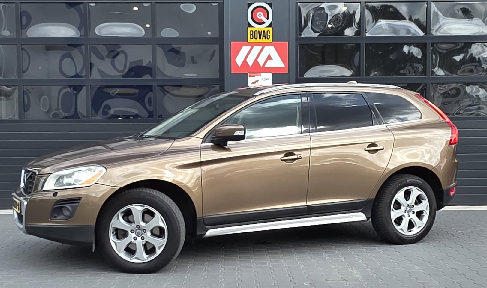 Volvo XC60 - 3.0 T6 AWD Summum | GOED ONDERHOUDEN | TREKHAAK | STOELVERWARMING | CAMERA - AutoWereld.nl