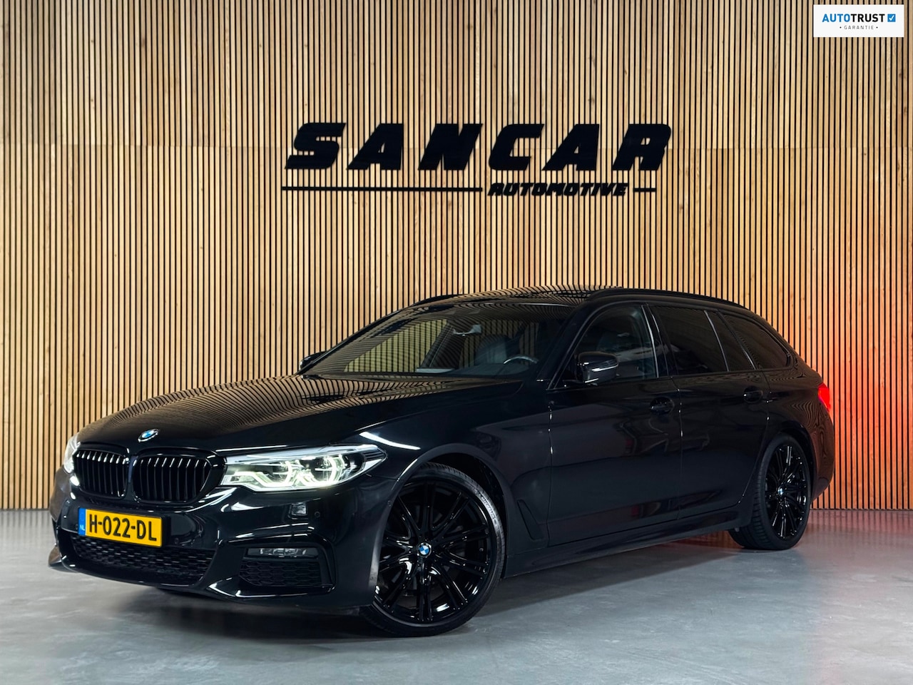 BMW 5-serie Touring - 520i M-Sport BLACK PACK|PANO|H&K|HUD|BMW Display-Key|AMBIENT|E-ZETEL MEMORY|20 inch - AutoWereld.nl