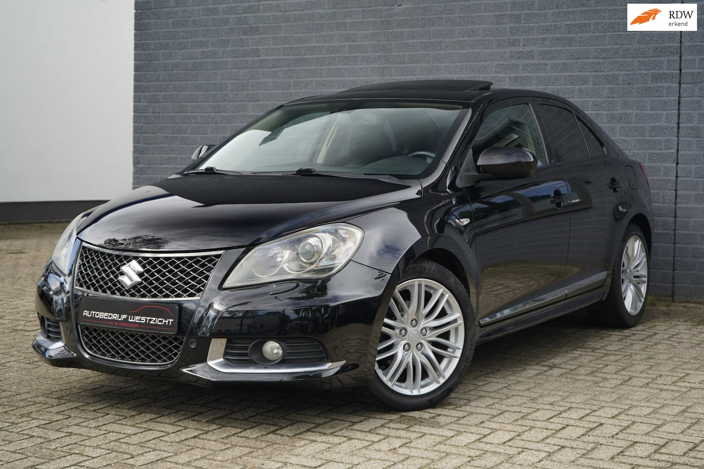 Suzuki Kizashi - 2.4 Sport 4x4 Automaat, Leder, Schuifdak, PCD - AutoWereld.nl
