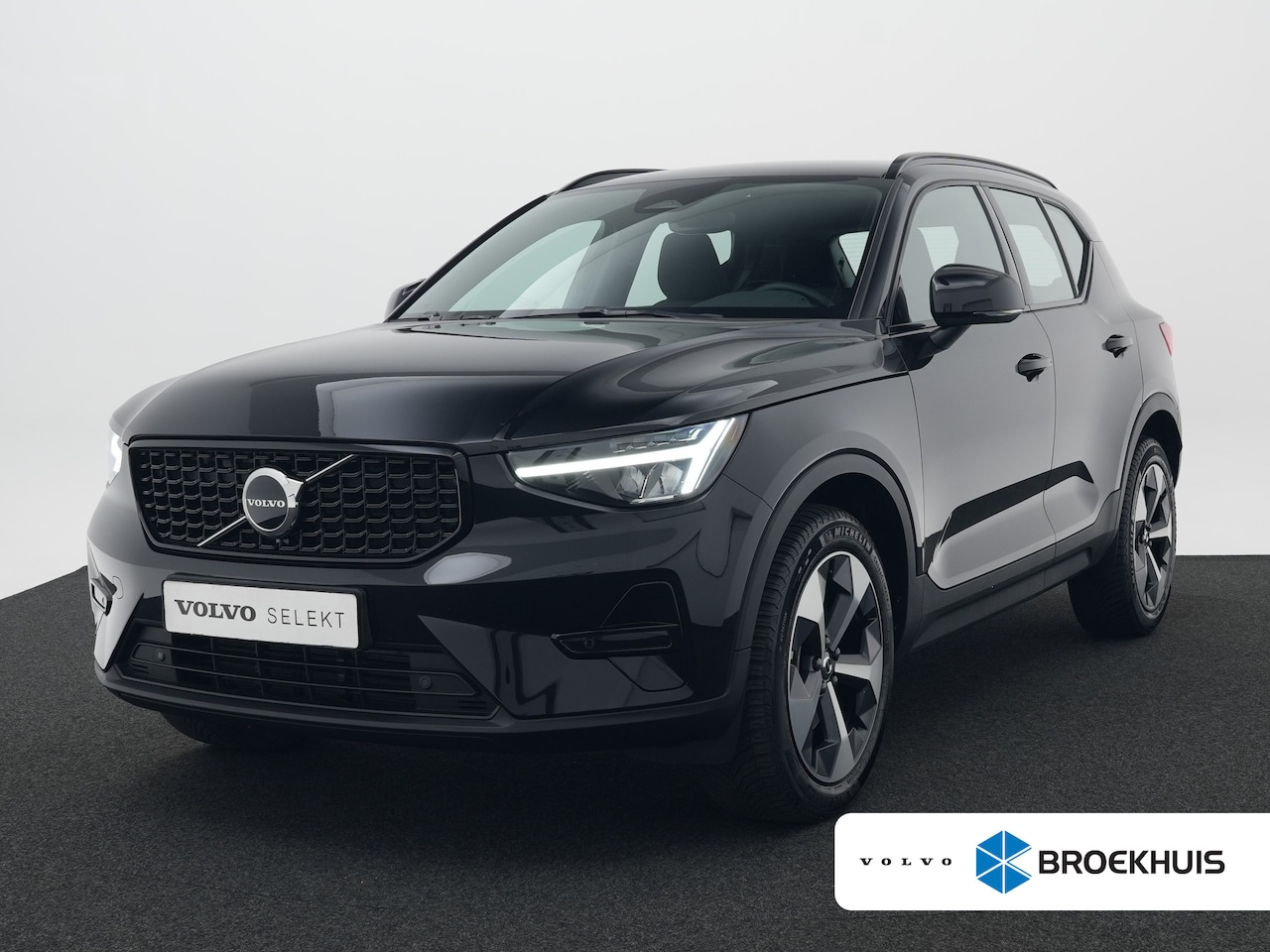 Volvo XC40 - B4 Plus Dark | Harman/Kardon | Adaptive Cruise | BLIS | Trekhaak | Camera | Elek Stoel | K - AutoWereld.nl