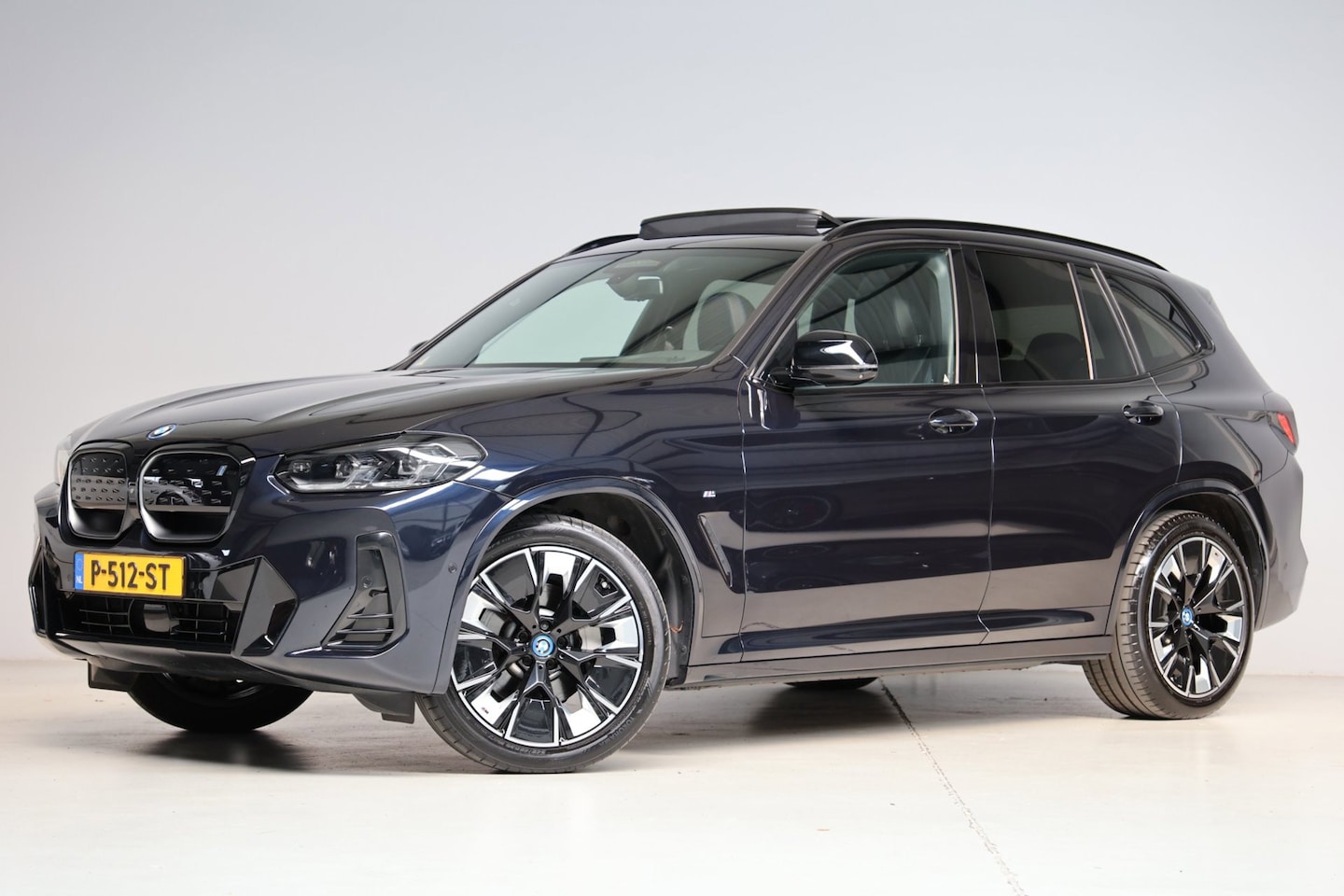 BMW iX3 - High Executive 80 kWh M-sport ShadowLine | head-up | harmankardon | 360 camera | adap. cru - AutoWereld.nl