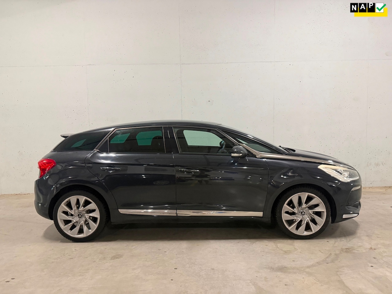 Citroën DS5 - 1.6 THP So Chic Navi Automaat Leer Pano - AutoWereld.nl
