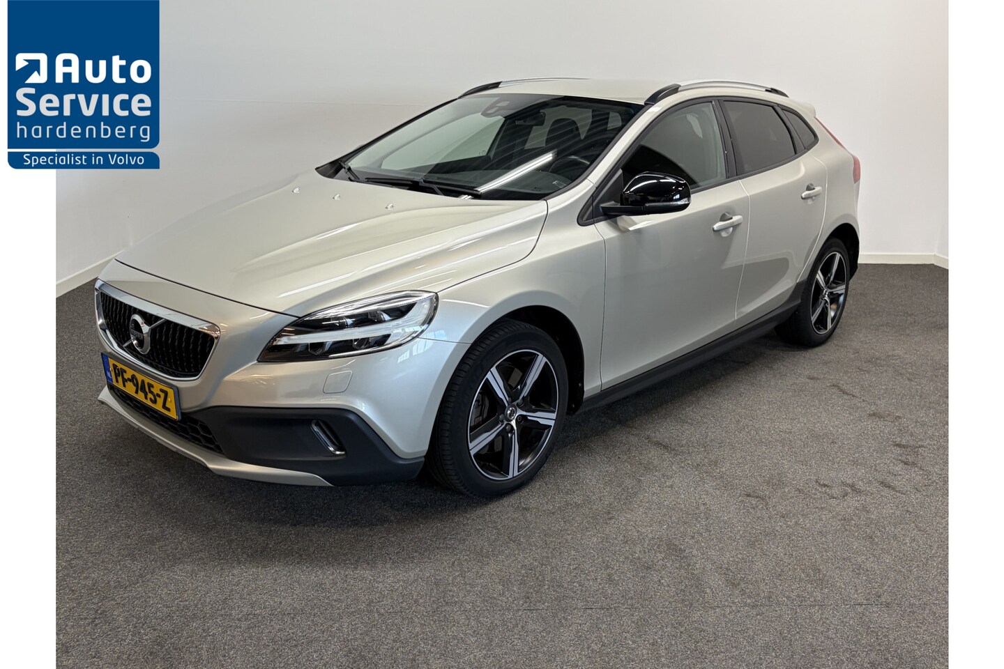 Volvo V40 Cross Country - T3 153pk AUT6 Nordic+ Trekhaak 1500kg/ Leer/ Stoelverw./ LED/ Navigatie - AutoWereld.nl