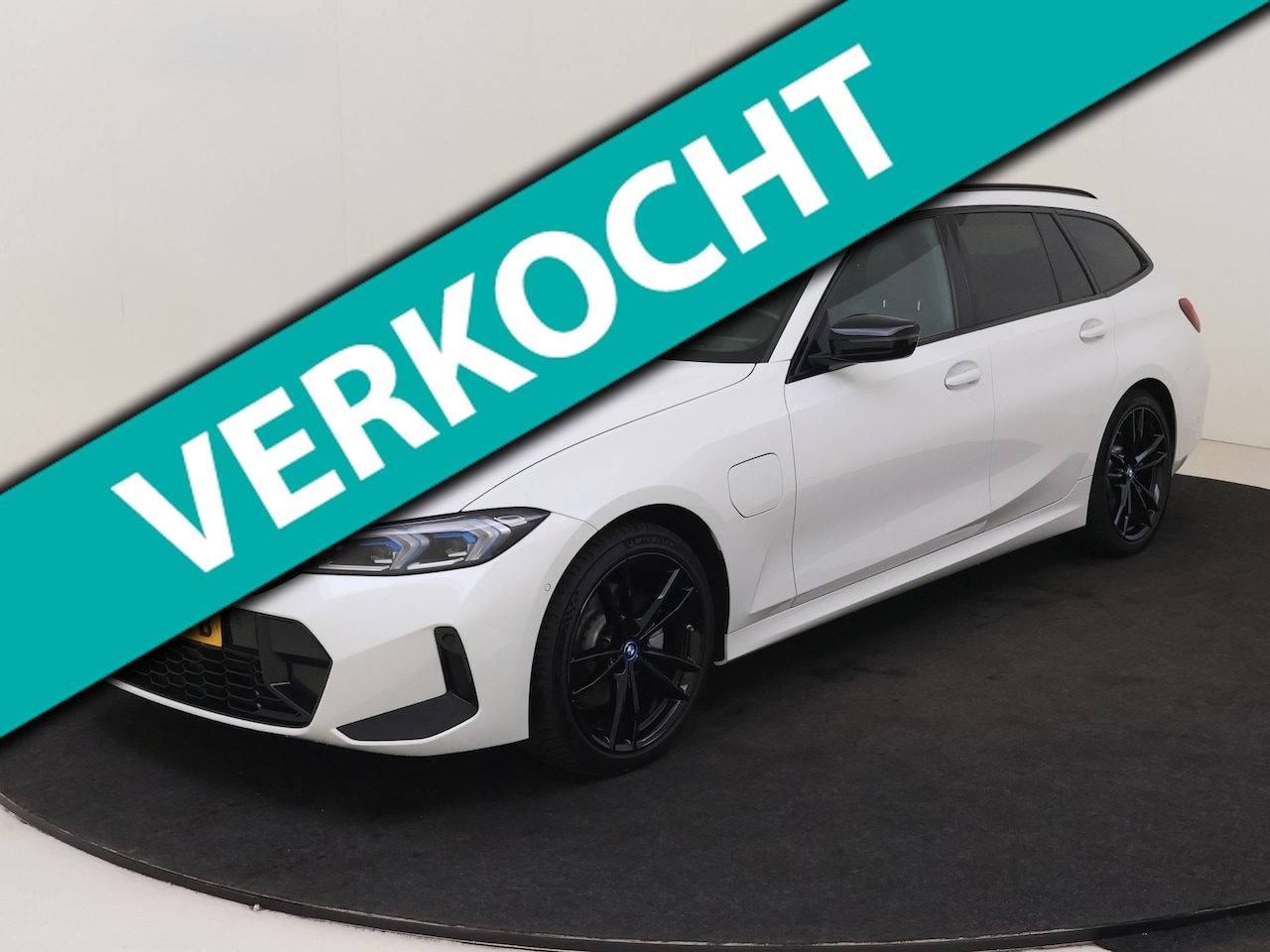 BMW 3-serie Touring - 330e M-Sport Trekhaak/Widescreen/PANO - AutoWereld.nl
