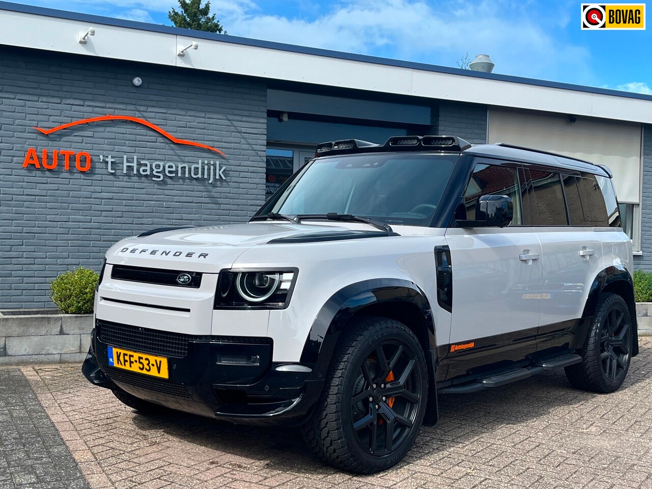 Land Rover Defender 110 - 2.0 P300e Dynamic Urban 1EIG NL-auto - AutoWereld.nl