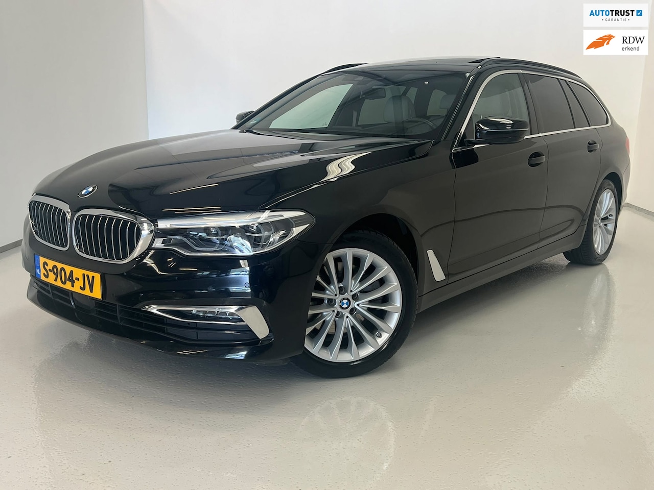BMW 5-serie Touring - 520d High Executive / Pano / HUD / ACC - AutoWereld.nl