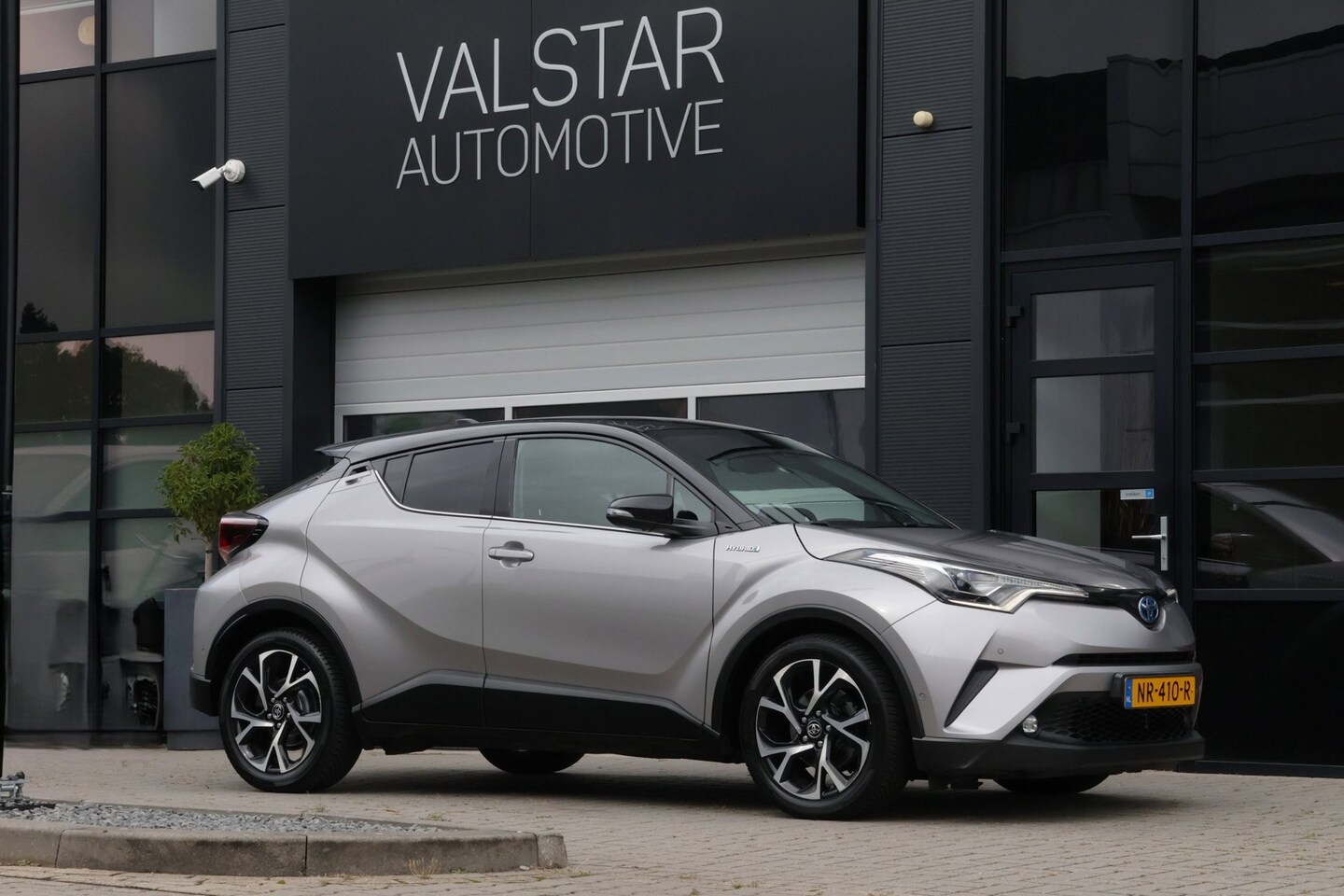 Toyota C-HR - 1.8 Hybrid Bi-Tone Plus | UBL | CAMERA | LED - AutoWereld.nl