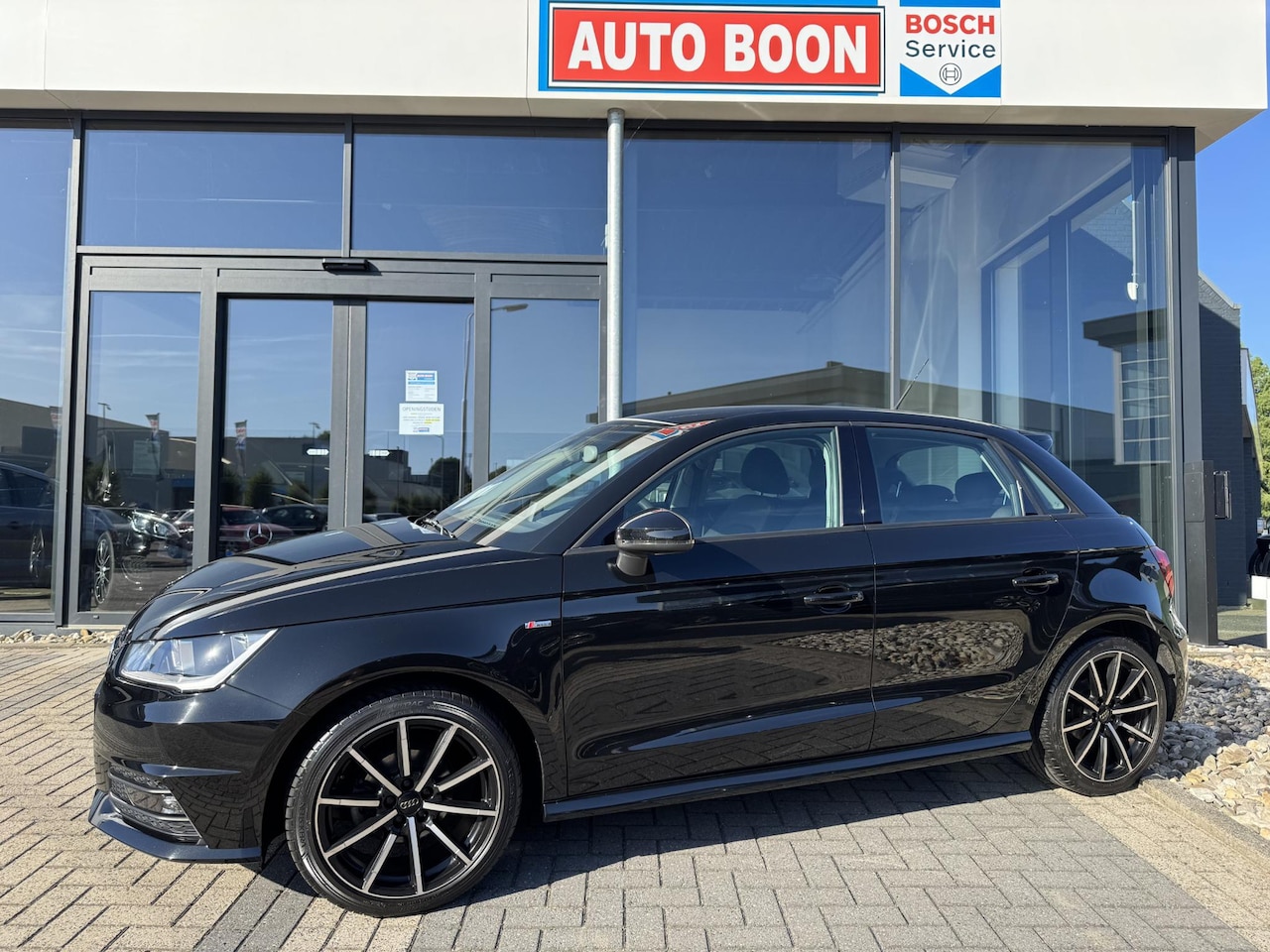 Audi A1 Sportback - 1.0TFSi 95PK ADRENALIN S-LINE NAVI/CLIMA/17''LMV/ BLUETOOTH./MEDIA/LED/S&S/TREKH./ - 2 EIG - AutoWereld.nl