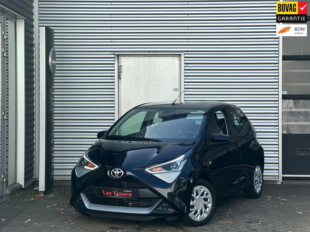Toyota Aygo - 1.0 VVT-i x-clusiv|Automaat|2022|Black|Luxe uitvoering - AutoWereld.nl