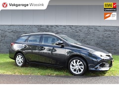 Toyota Auris Touring Sports - 1.2T Aspiration Limited Navi Trekhaak Parkeer camerafoto’s volgen