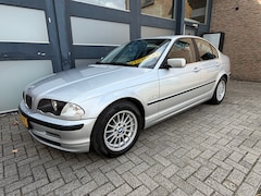 BMW 3-serie - 320i Executive Automaat