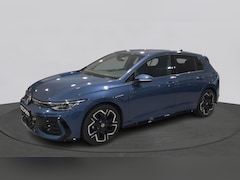 Volkswagen Golf - 1.5 eTSI Automaat R-Line Edition | Demo | LED Matrix | 18" York velgen |