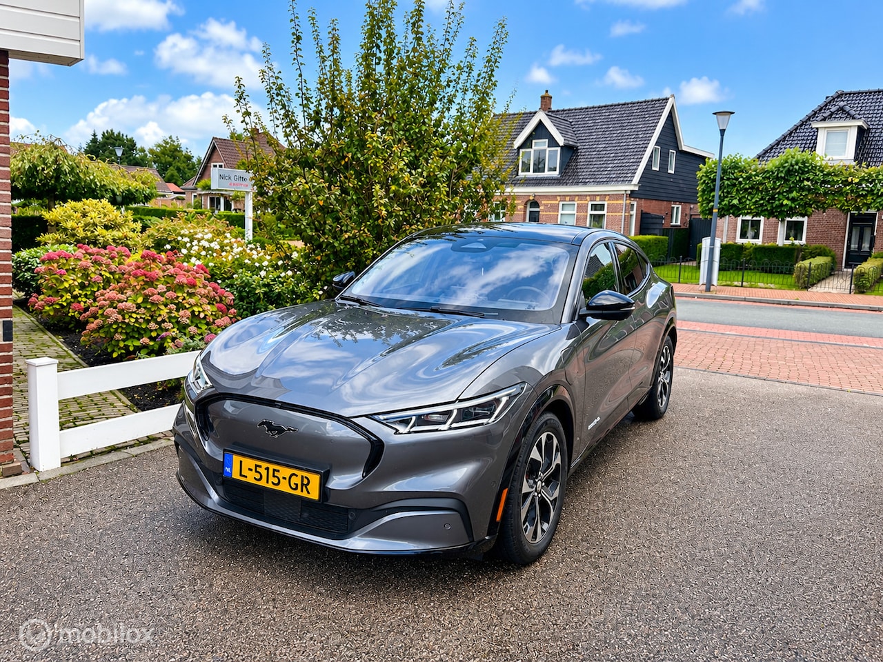 Ford Mustang Mach-E - AWD 75 kWh PACK PLUS SOH 93% PANORAMADAK 360 CAMERA CARPLAY STUUR/STOELVERWARMING!! - AutoWereld.nl