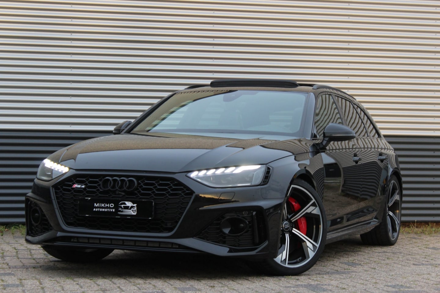 Audi A4 Avant - 2.9 TFSI RS 4 quattro | Panoramadak | Keramische remschijven | 360 Camera | RS Zetels | B& - AutoWereld.nl