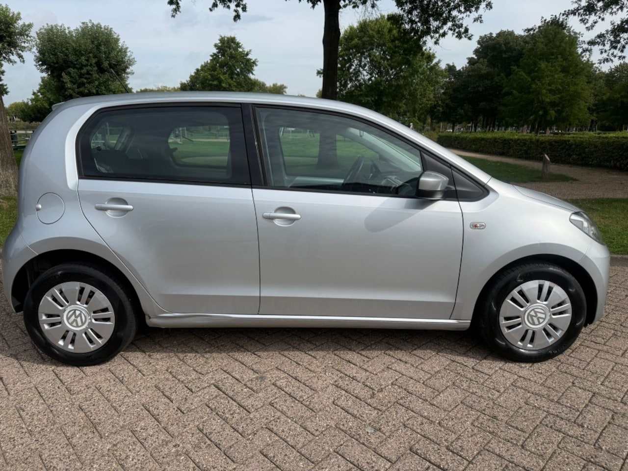 Volkswagen Up! - 1.0 move up! BlueM. - AutoWereld.nl