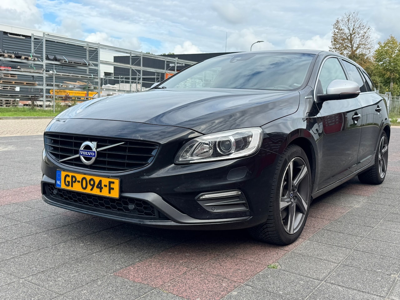 Volvo V60 - 2.4 D6 Twin Engine R-Design 2.4 D6 Twin Engine R-Design - AutoWereld.nl