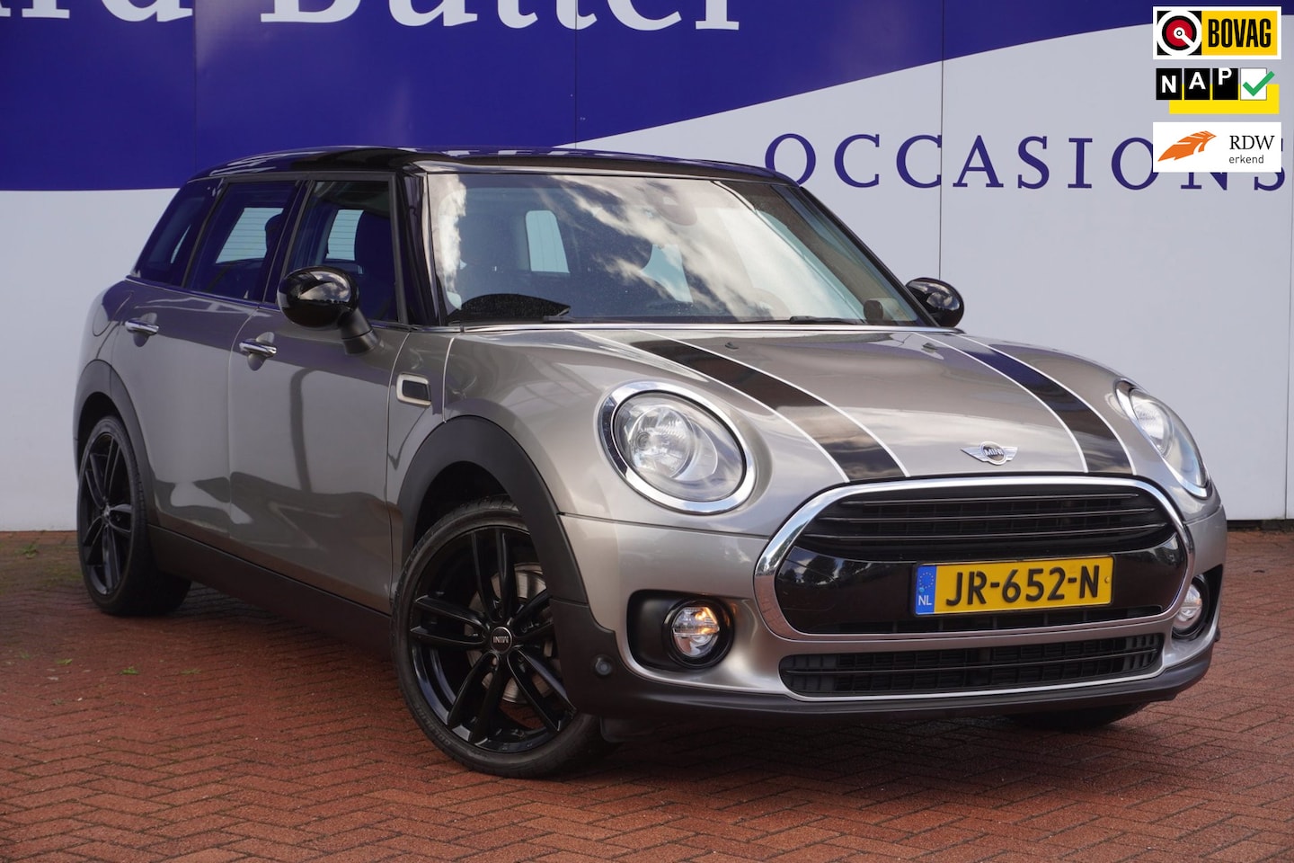 MINI Clubman - 1.5 Cooper Business / Navigatie / 18"LMV / Airco / = TOP AANBIEDING !! - AutoWereld.nl