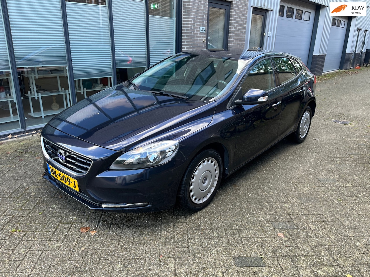 Volvo V40 - 2.0 D2 Momentum Business! 203 DKM NAP! Airco! Boek! - AutoWereld.nl