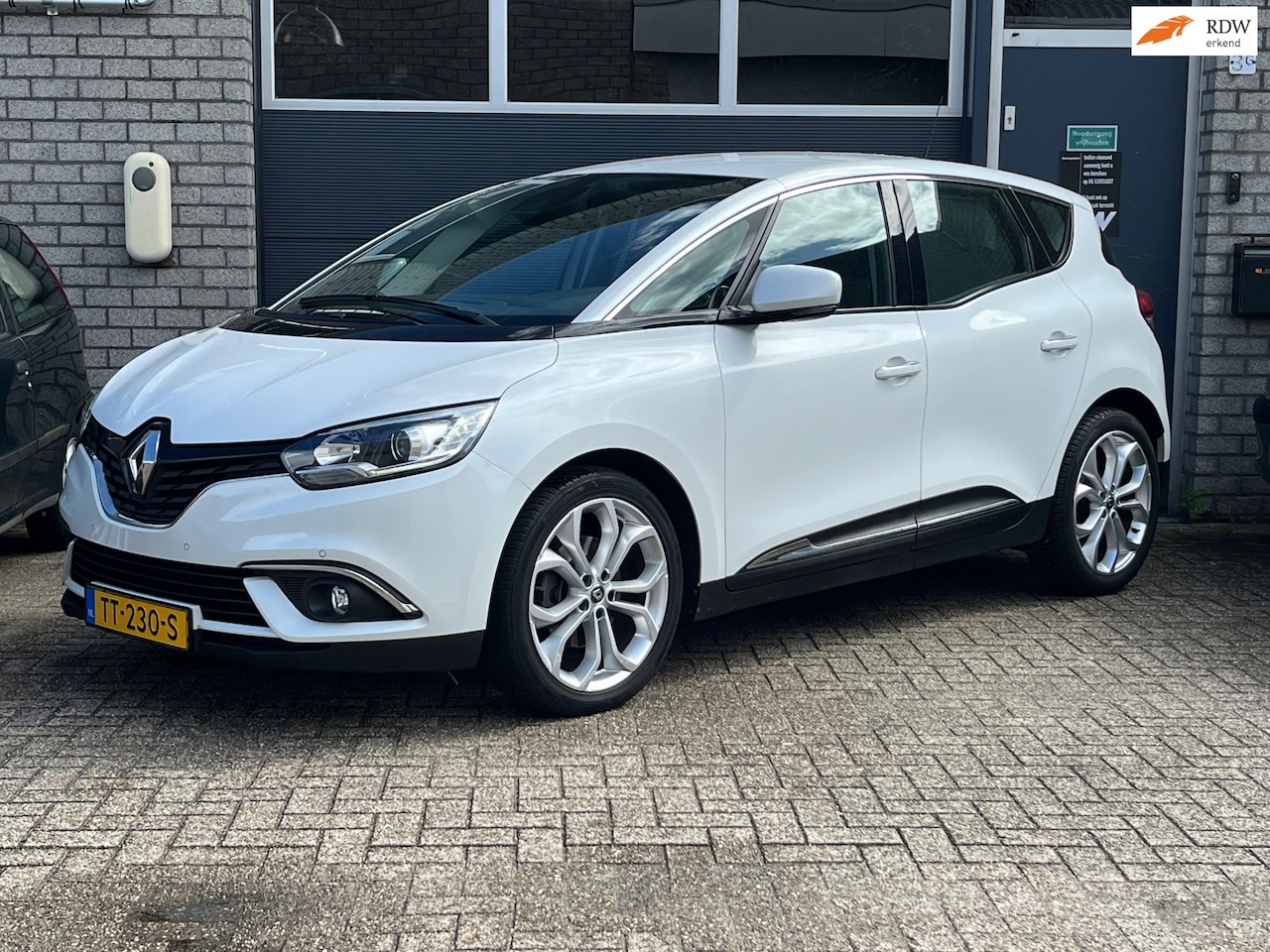 Renault Scénic - 1.5 dCi Initiale Paris Automaat - AutoWereld.nl