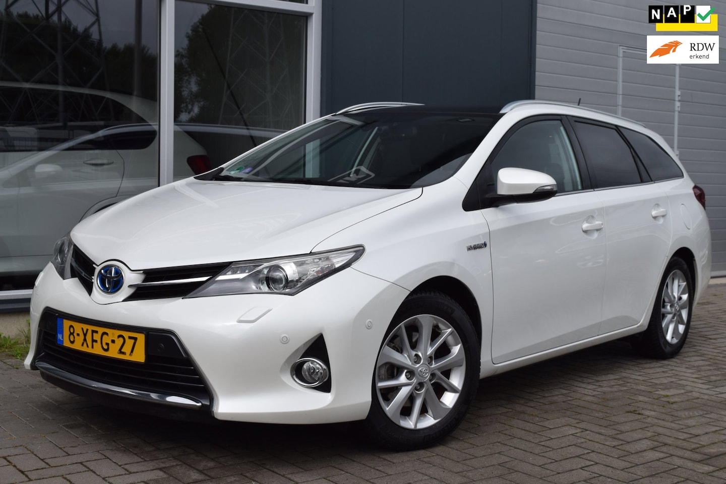 Toyota Auris Touring Sports - 1.8 Hybrid Lease+ | Automaat | NAP + APK 9-2027 - AutoWereld.nl