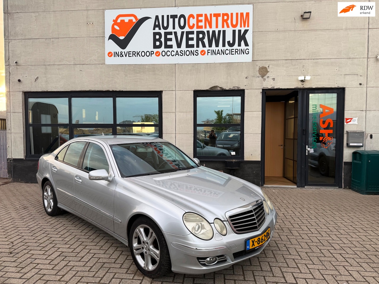 Mercedes-Benz E-klasse - 200 Benzine 184pk AUT 2007 Youngtimer - AutoWereld.nl